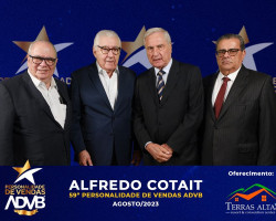 da esquerda para direita, Aristides Cury, presidente da ADVB; Guilherme Afif Domingos, secretário de governo projetos estratégicos do Estado de SP; Alfredo Cotait e Latif Abrão Jr., presidente do conselho da ADVB